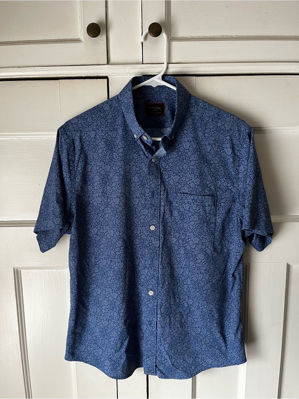 UNTUCKit - Blue Short-Sleeve Button-Down Shirt with Floral Print - Men’s Size S